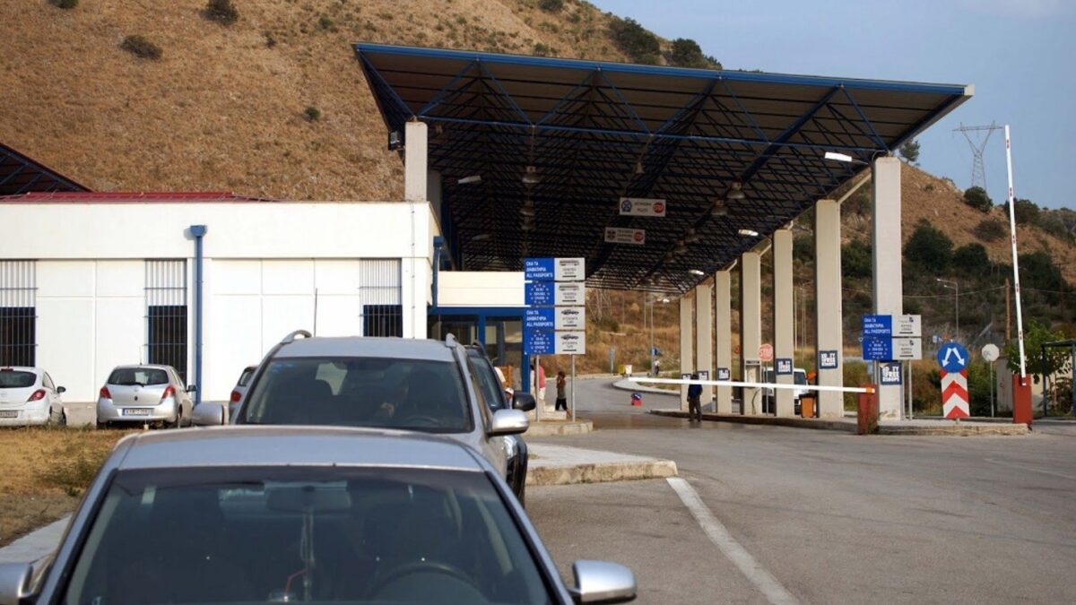 Προφυλακίστηκαν οι 13 από τους 14 συλληφθέντες τελωνειακούς του μεθοριακού σταθμού Μαυροματίου