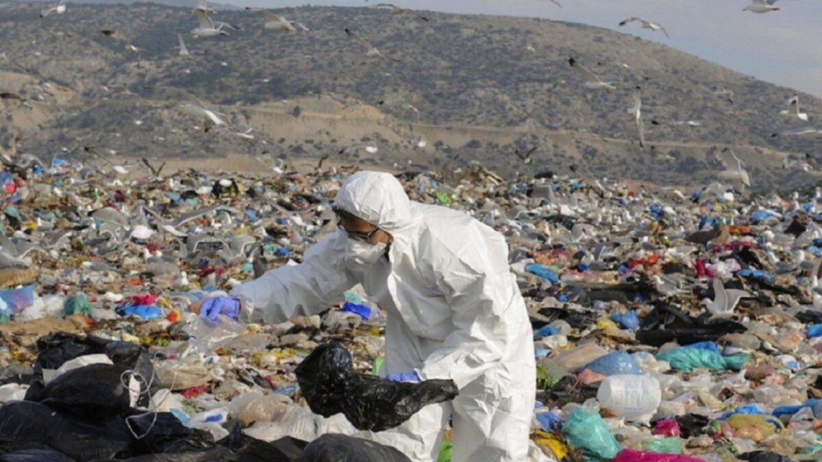Επείγουσα εισαγγελική έρευνα μετά από δημοσίευμα για ραδιενεργά απόβλητα από νοσοκομεία και κλινικές που καταλήγουν, μέσω των κοινών κάδων απορριμμάτων, στον ΧΥΤΑ Μαυροράχης