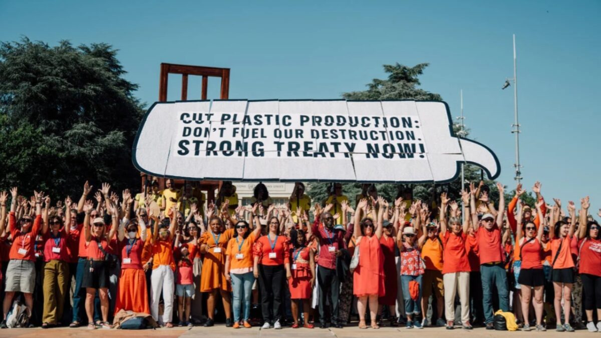Η Greenpeace καλεί για ισχυρή Συνθήκη για τα Πλαστικά, την ώρα που οι εταιρείες πετροχημικών υπονομεύουν τις διαπραγματεύσει