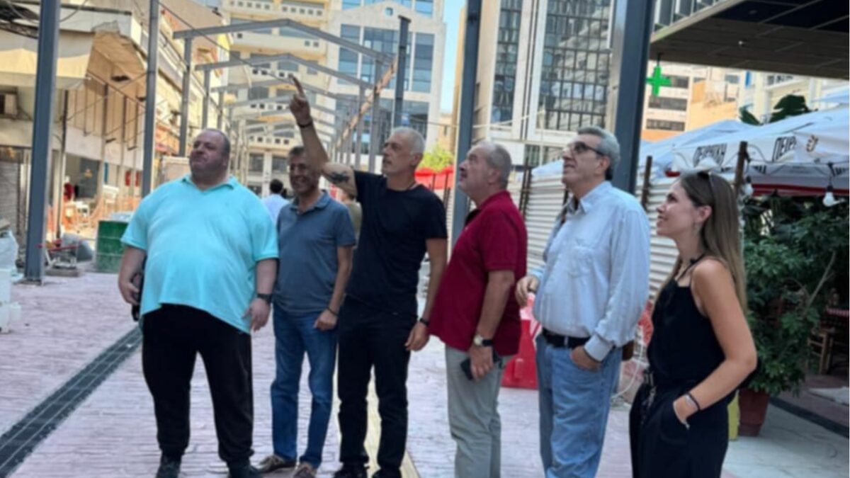 Αυτοψία δημάρχου Πειραιά στο έργο κατασκευής του νέου βιοκλιματικού στεγάστρου στην Αγορά Τροφίμων Πειραιά