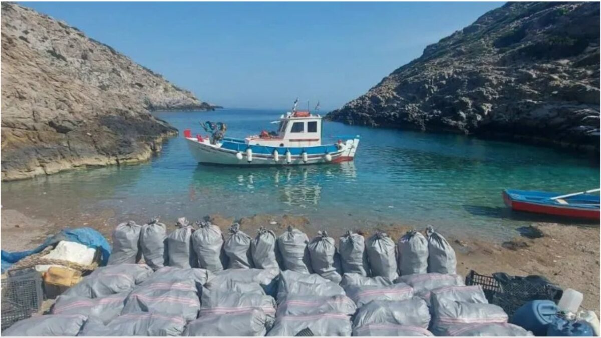 Tηλεδιάσκεψη Μητσοτάκη με τον δήμαρχο Αμοργού και μέλη του Επαγγελματικού Αλιευτικού Συλλόγου Αμοργού για την πρωτοβουλία «Αμοργόραμα»