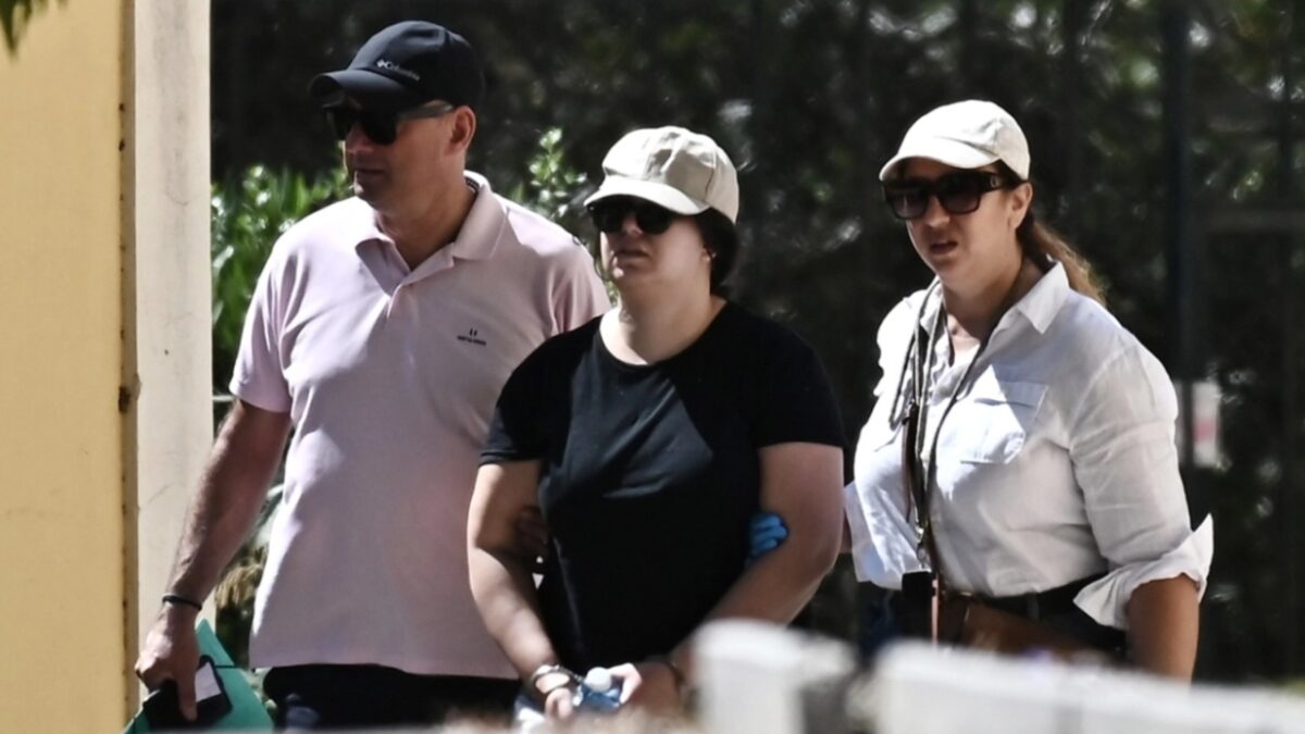 Βρέθηκε το φόρεμα της 32χρονης Αλγερινής που κατηγορείται για την δολοφονία της 3χρονης κόρης της στο Παλαιό Φάληρο