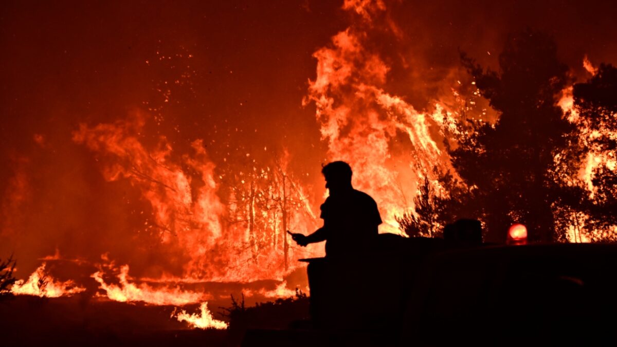 Συνελήφθησαν σε Αθήνα και Θεσσαλονίκη δύο άνδρες που κατηγορούνται για εμπρησμούς
