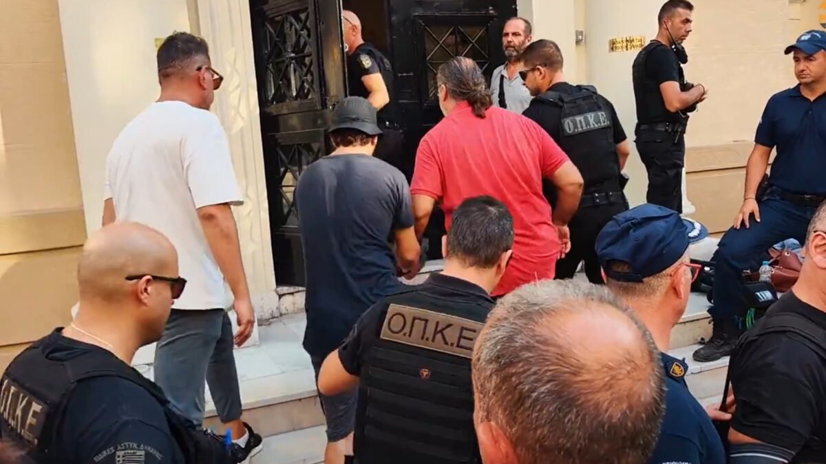Προφυλακιστέοι κρίθηκαν οι 19χρονος και ο 27χρονος για την φωτιά στα Συχαινά Πατρών – Σήμερα η απολογία του 25χρονου για την φωτιά στο Γηροκομείο