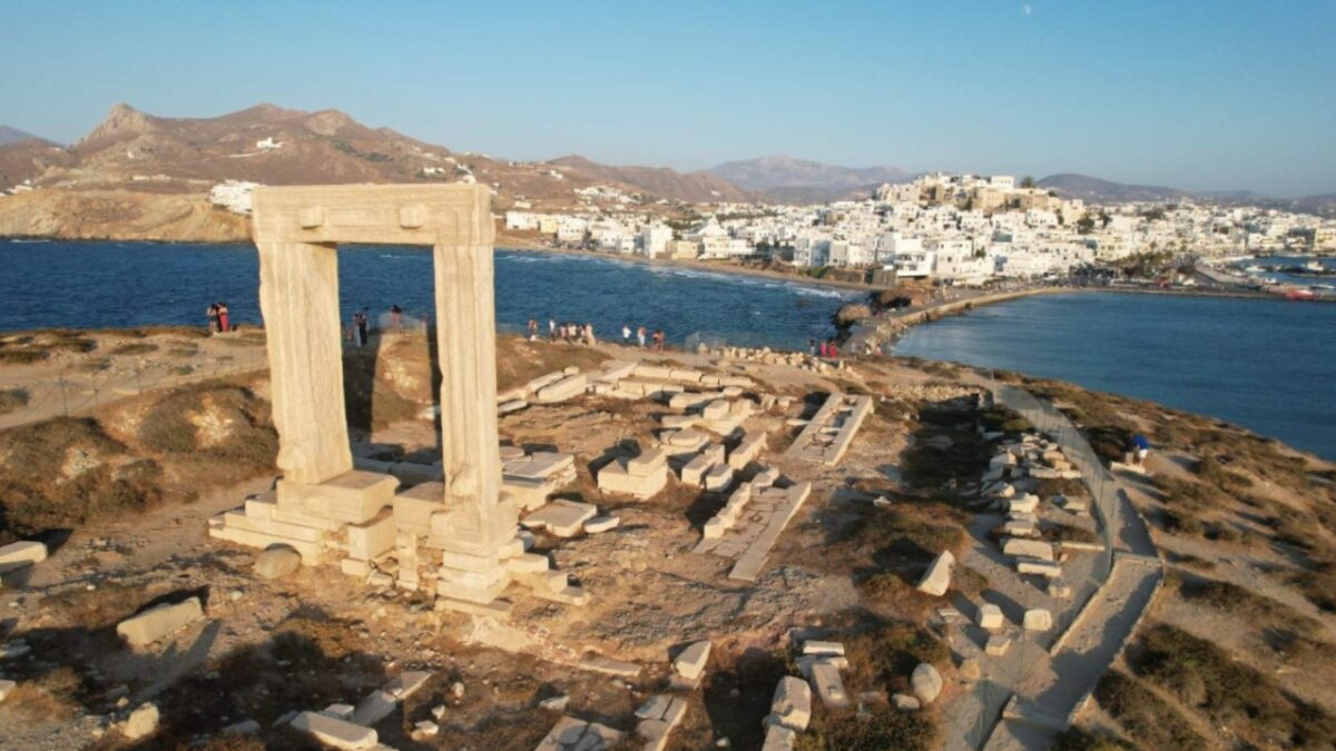 Νάξος: Βγαίνει το συρματόπλεγμα από την Πορτάρα – Κόντρα του δήμου με το υπουργείο Πολιτισμού