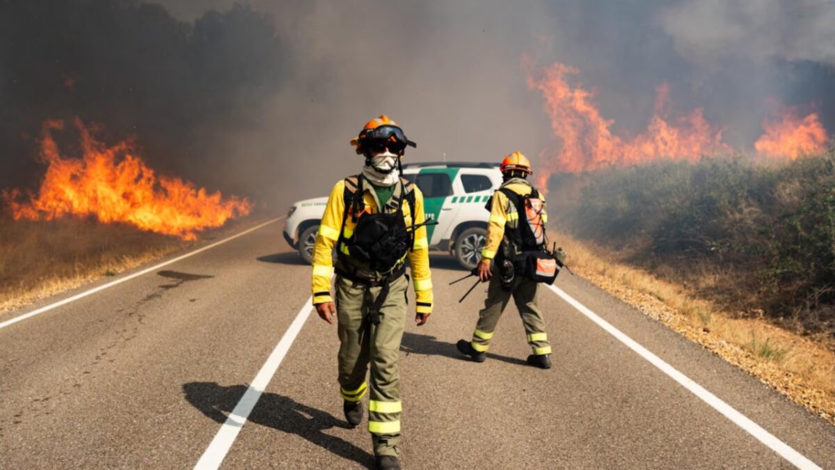 Συναγερμός στη Νότια Ευρώπη για «εκρηκτικό κοκτέιλ» κλιματικών συνθηκών που τροφοδοτεί τεράστιες πυρκαγιές