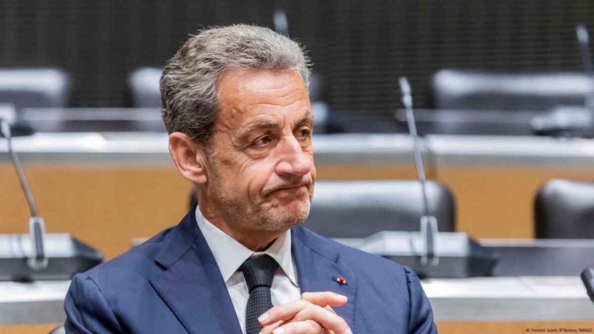 Πέντε χρόνια φυλάκιση με αναστολή στον Σαρκοζί για εγκληματική συνωμοσία με σκοπό να λάβει παράνομη χρηματοδότηση εκατομμυρίων από τον Καντάφι