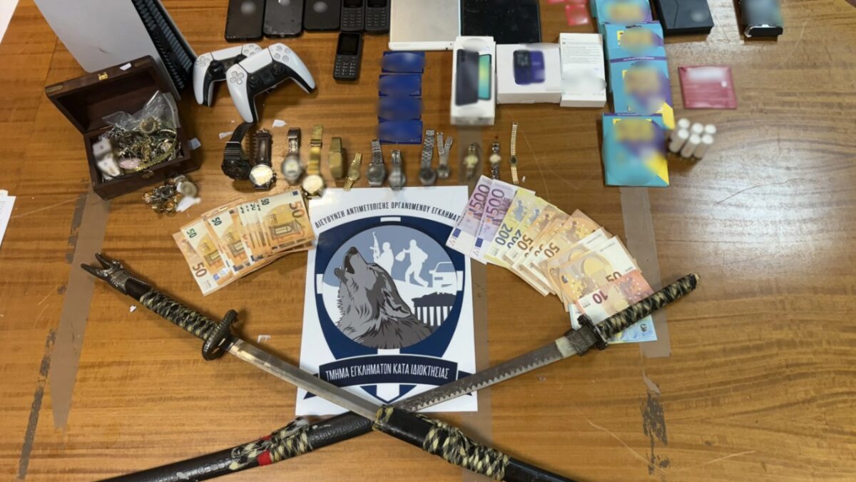 Εξαρθρώθηκε σπείρα που έκλεβε και εξαπατούσε ηλικιωμένους σε Αθήνα και Θεσσαλονίκη – Πάνω από 500.000 ευρώ η λεία της