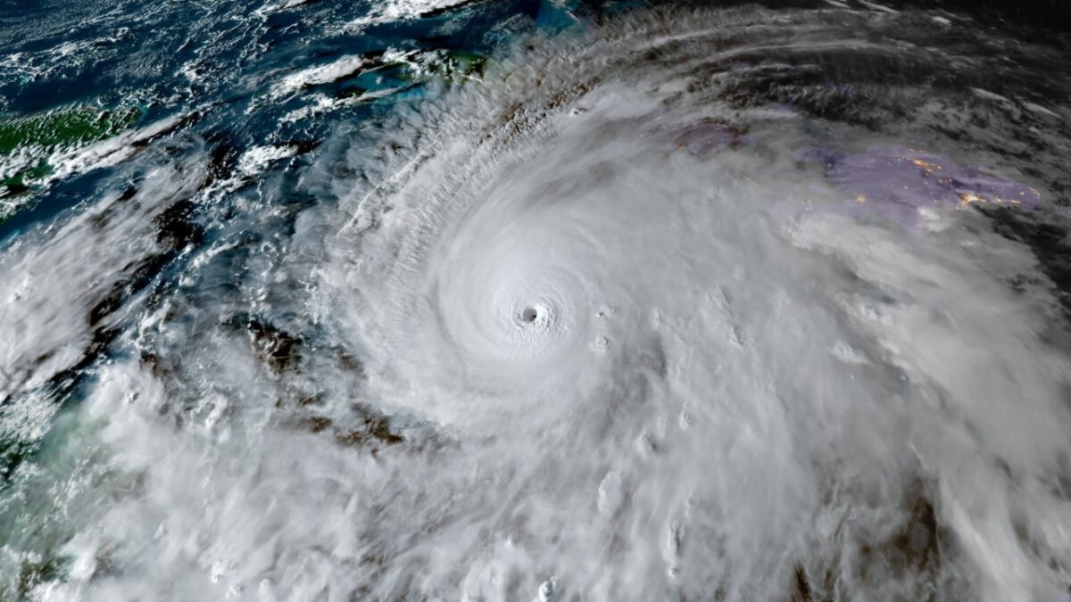 Ο κυκλώνας Μελίσσα έφτασε στην Κούβα με ανέμους 195 χλμ/ωρα – Τις πληγές της μετράει η Τζαμάικα από το πέρασμα της ισχυρότερης καταιγίδας για το 2025