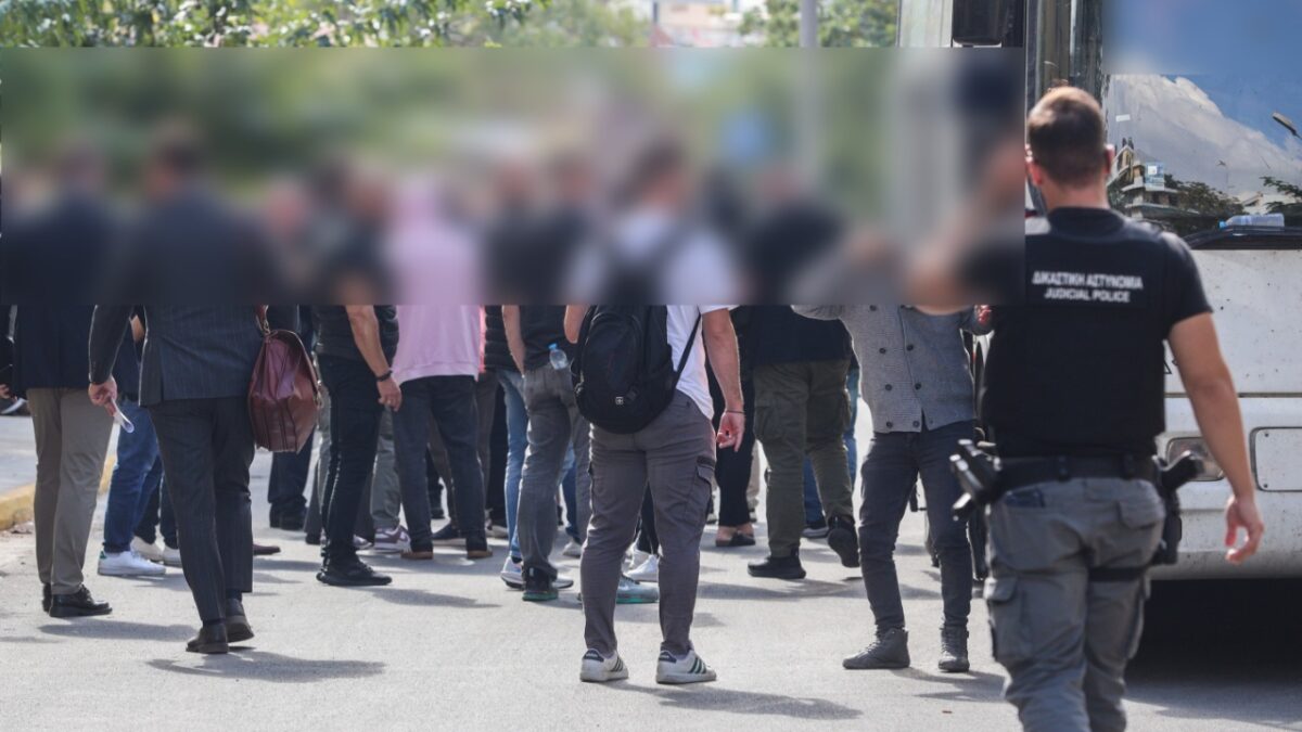 Βαρύτατες κατηγορίες απήγγειλε ο εισαγγελέας σε βάρος των συλληφθέντων του κυκλώματος εικονικών τιμολογίων – Χειροπέδες σε 18 μέλη της οργάνωσης, κατηγορούνται ακόμα 54