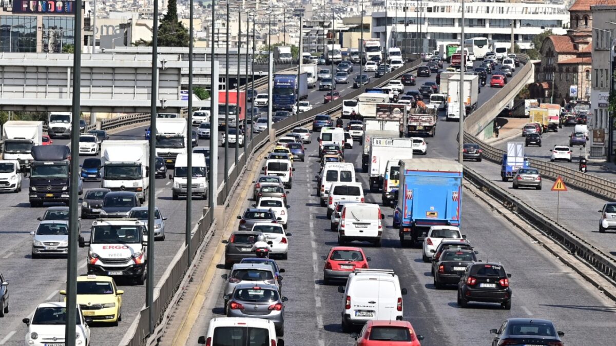 Έλεγχοι για τέλη και ανασφάλιστα ΙΧ: Έρχονται SMS σε πάνω από 200.000 παραβάτες – Τι πρέπει να κάνουν όσοι εντοπίστηκαν