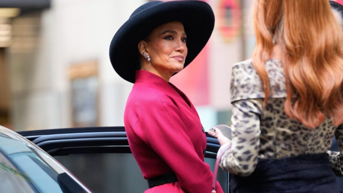 Η Τζένιφερ Λόπεζ με Dior στα γυρίσματα της νέας της ταινίας «The Last Mrs. Parrish»