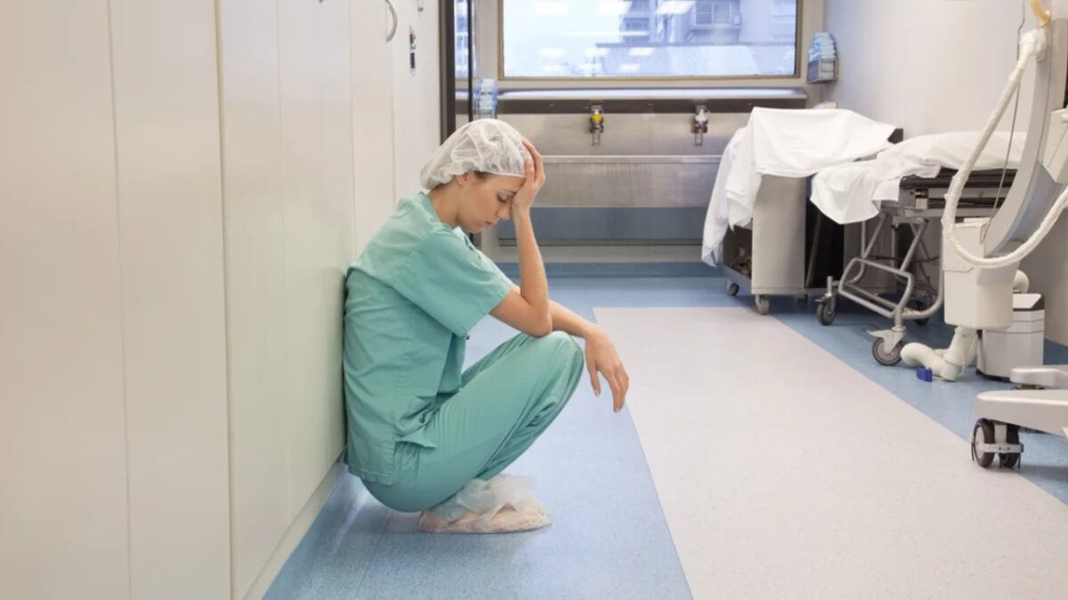 Παγκόσμια Ημέρα Ψυχικής Υγείας: Η ψυχική υγεία δεν είναι προνόμιο, είναι δικαίωμα – Ένας στους τρεις γιατρούς και νοσηλευτές στην Ευρώπη πάσχει από κατάθλιψη, λέει ο ΠΟΥ
