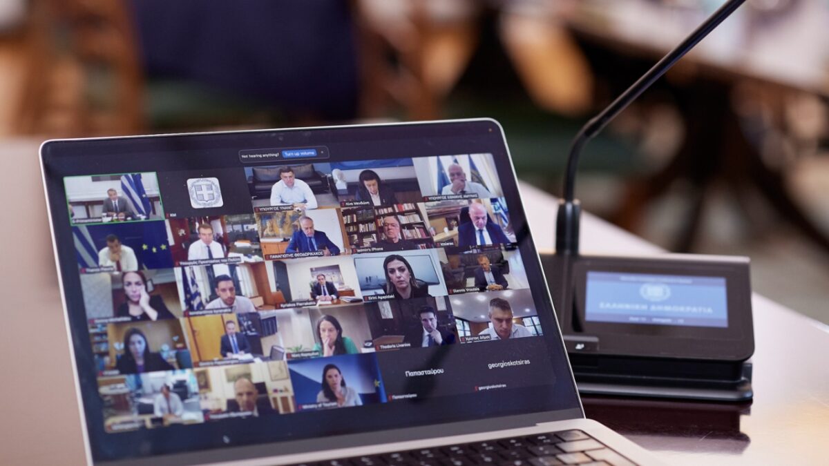 Θετικός στον κορωνοϊό ο Μητσοτάκης, με τηλεδιάσκεψη το υπουργικό συμβούλιο – Τι είπε ο πρωθυπουργός για παρελάσεις, ΟΠΕΚΕΠΕ και αντιπυρική περίοδο