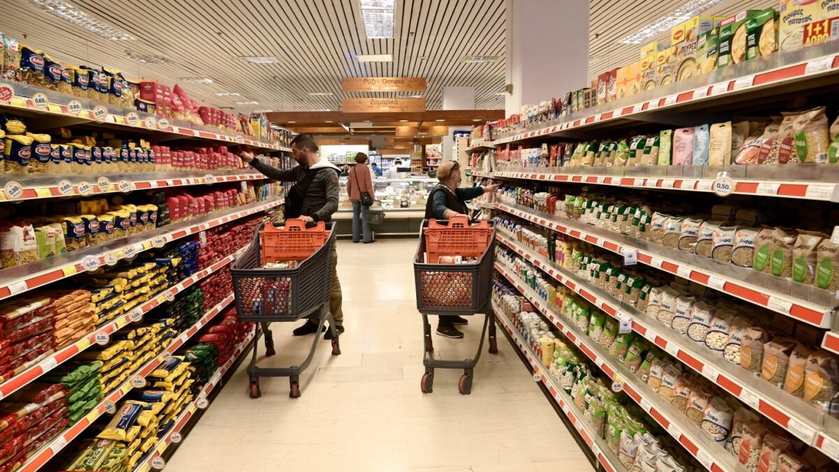 Μειώνονται οι τιμές σε 1.000 κωδικούς – Στο πρώτο 15ήμερο του Οκτωβρίου θα δοθεί η λίστα με τα προϊόντα