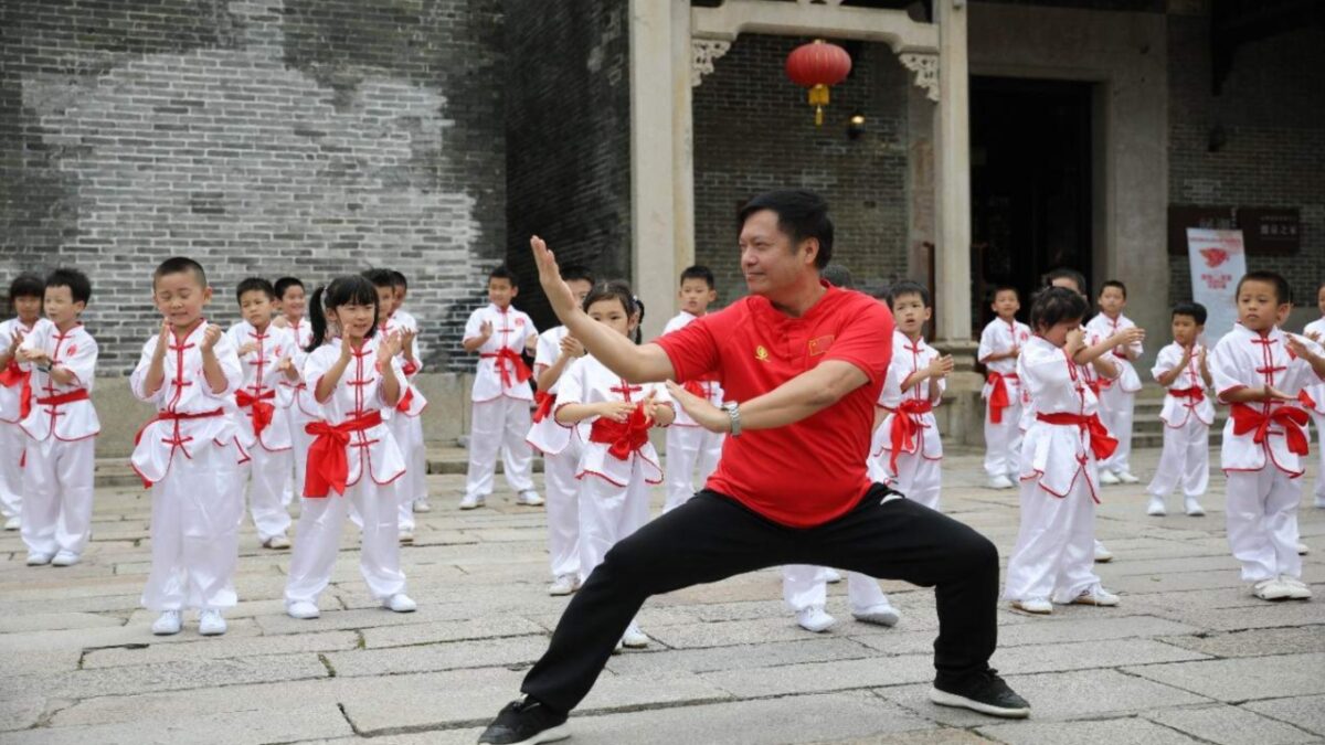 Περισσότερος ύπνος και άσκηση, λιγότερες οθόνες: Οι κινεζικές αρχές προσπαθούν να μειώσουν το άγχος στους μαθητές