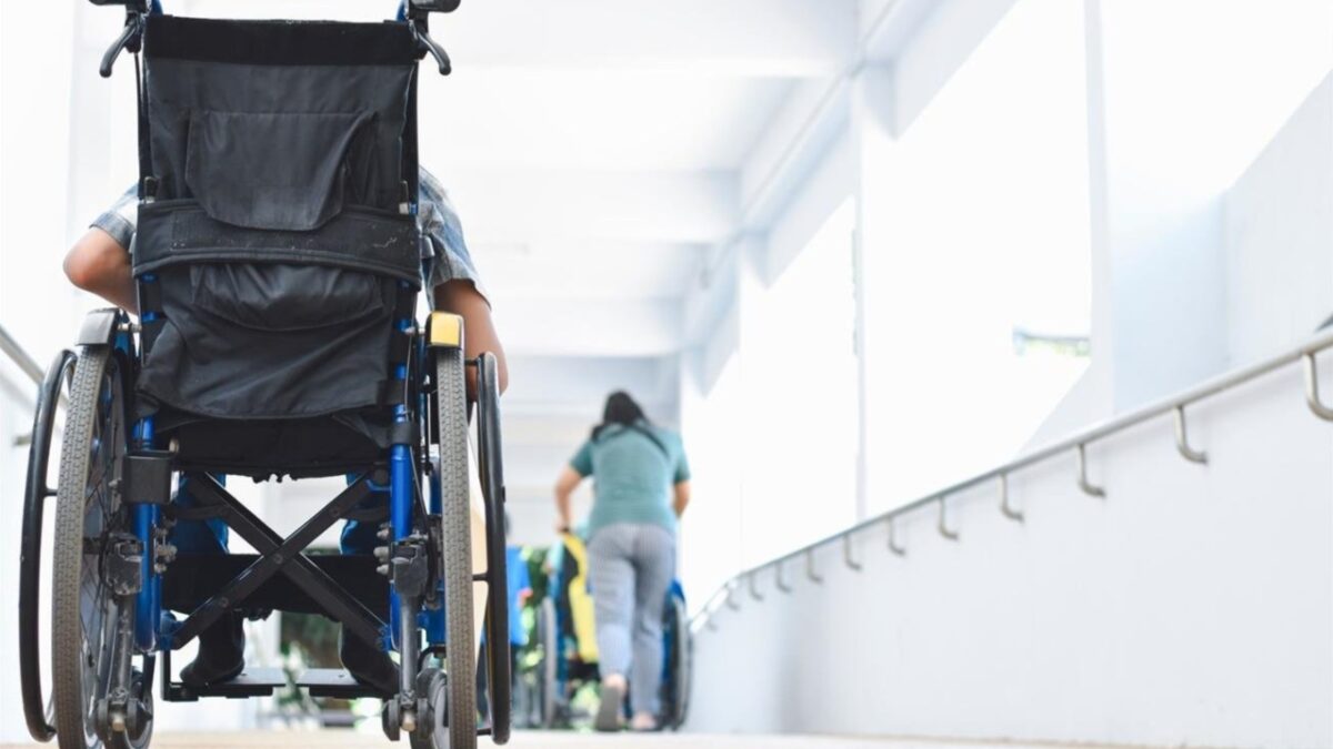 Ο Δήμος Αθηναίων παραχωρεί δημοτικό κτίριο για τη λειτουργία του πρώτου Κέντρου Διημέρευσης και Ημερήσιας Φροντίδας Ατόμων με Αναπηρία