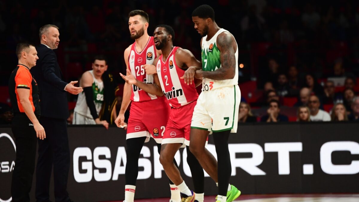 Σοκ στον Ολυμπιακό από το νέο τραυματισμό του Έβανς – Υπέστη ρήξη αχίλλειου τένοντα και χάνει όλη τη σεζόν