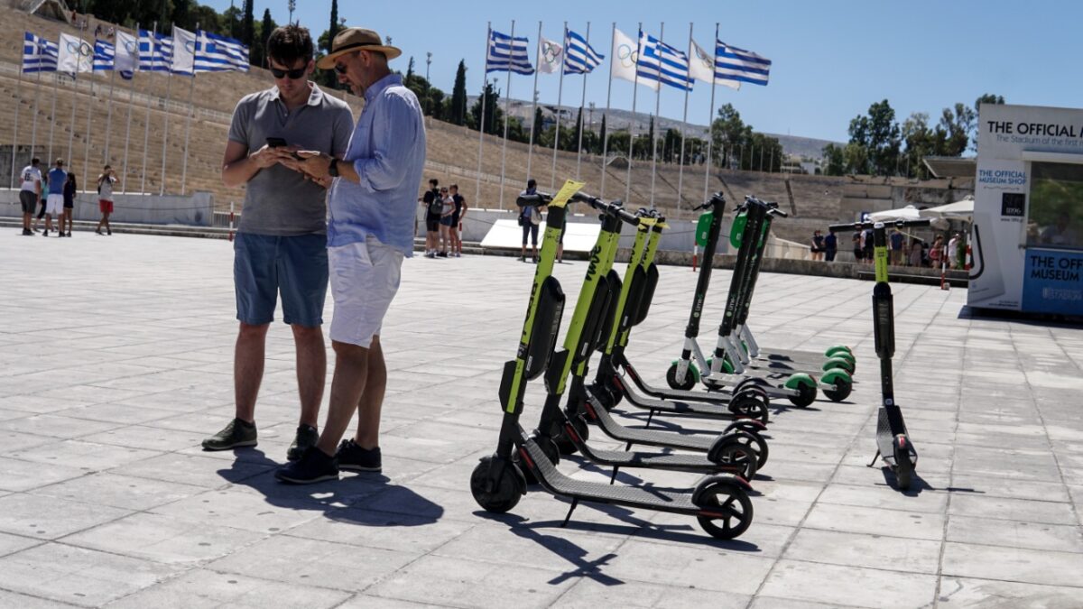 Νέοι κανονισμοί για τα ηλεκτρικά πατίνια στην Αθήνα – Που επιτρέπεται και που όχι η κυκλοφορία τους