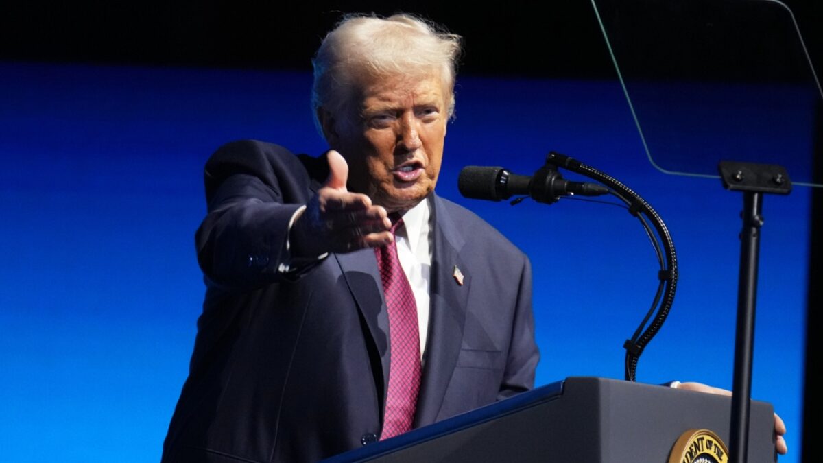 Ο Τραμπ επισείει την απειλή του «κομμουνισμού» μετά τη σειρά οδυνηρών εκλογικών ηττών των Ρεπουμπλικάνων σε Νέα Υόρκη, Νιου Τζέρσεϊ και Βιρτζίνια