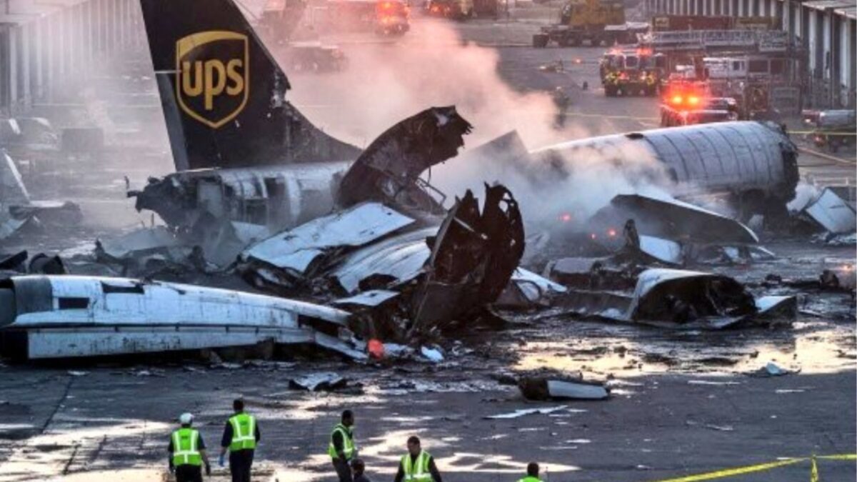 Στους 12 αυξήθηκαν οι νεκροί από τη συντριβή του αεροσκάφους cargo της UPS στις ΗΠΑ – Κινητήρας αποκολλήθηκε πριν από την απογείωση