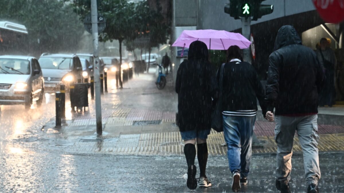 Επελαύνει η κακοκαιρία και στην Αττική – Προβλήματα σε Βόνιτσα, Αρκαδία, Πρέβεζα, Τρίπολη, Θεσσαλονίκη – Πού θα χτυπήσει τις επόμενες ώρες